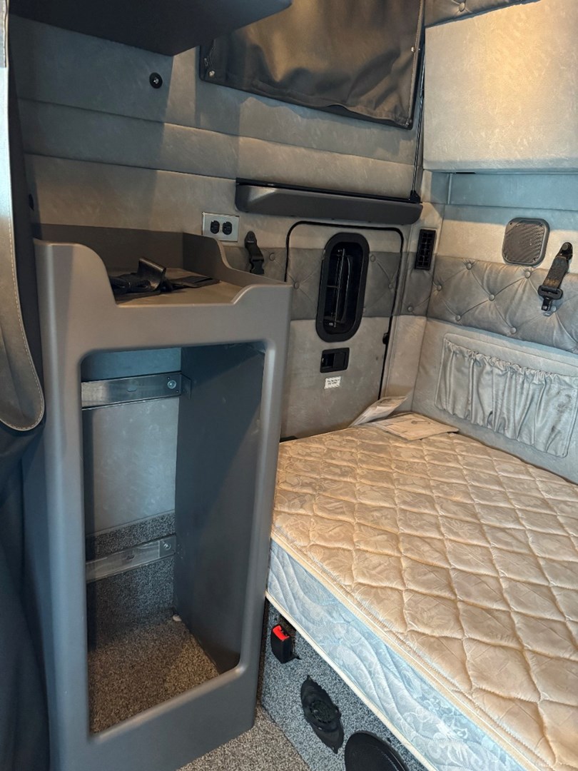 2018 MACK CXU613 - USED TRUCKS SLEEPER - image 20